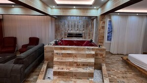 واي فاي مجانًا وملاءات أسرّة