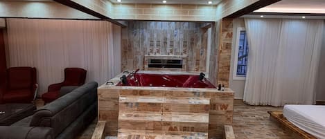 Luxury Suite | 1 bedroom, free WiFi, bed sheets