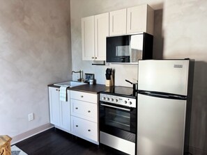 Private kitchen - Cozy retreat near Balboa Park and San Diego Zoo with quick access to downtown (San Diego)