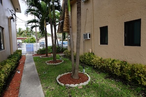 Exterior - Mary Pop Apartments (Dania Beach)