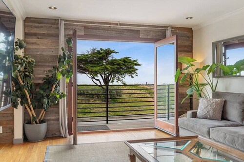 The Surf Shack - Beachfront urban Oasis, Hot Tub
