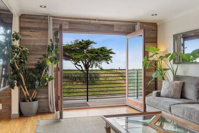 The Surf Shack - Beachfront urban Oasis, Hot Tub