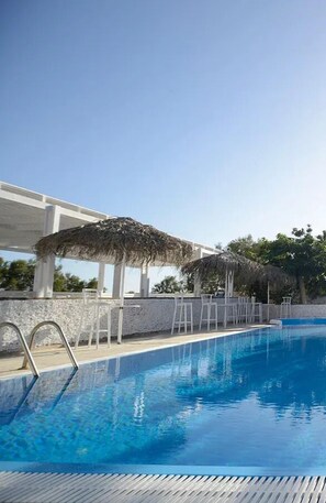 Outdoor pool - Blue Sapphire Hotel (Perissa)
