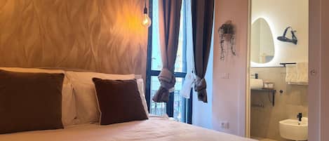 1 habitación, escritorio y espacio para trabajar con laptop