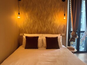 1 bedroom, desk, laptop workspace, blackout curtains