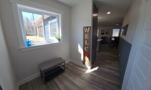 Interior - Beausoleil Saltwater Sunsets RnR on Acadian Coast with WiFi, Hot Tub, Air Hockey (Grande-Digue)