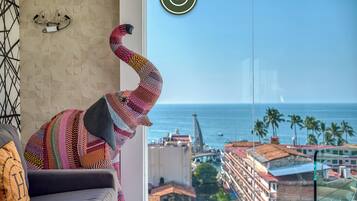 Departamento Elite, balcón, vista al mar | Área de sala de estar