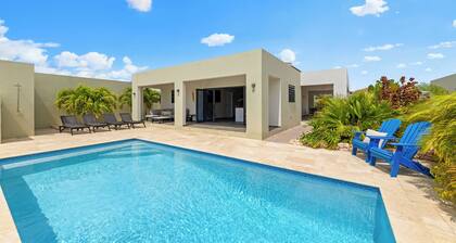 Villa Jasmijn with private pool, at Mambo Beach