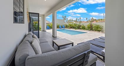 Villa Jasmijn with private pool, at Mambo Beach