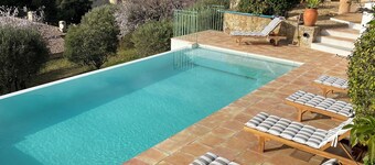 Family villa in the bay of Sanary/mer, heated swimming pool.