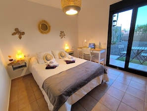 1 Schlafzimmer, Schreibtisch, Bügeleisen/Bügelbrett, Reisekinderbett