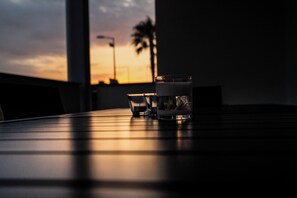 Outdoor dining - Modern apartment with sea view, top amenities and private parking space (Capo d'Orlando)