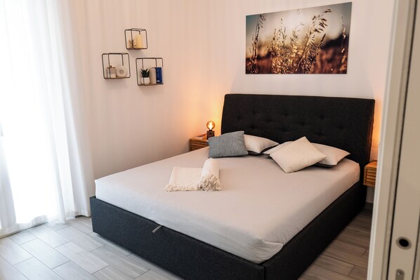 1 bedroom, iron/ironing board, travel cot, WiFi - Modern apartment with sea view, top amenities and private parking space (Capo d'Orlando)