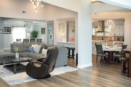 DFW Spacious Cozy Modern Villa