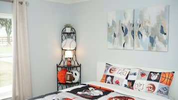 4 bedrooms, in-room safe, desk, iron/ironing board