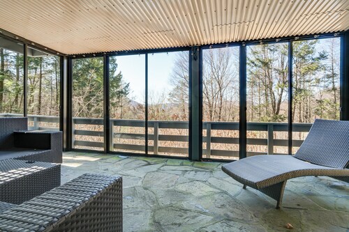 PVT RETREAT in Woodstock 4Br, Htd. Pool, Hot Tub, Min. to Town