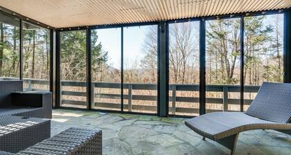 PVT RETREAT in Woodstock 4Br, Htd. Pool, Hot Tub, Min. to Town
