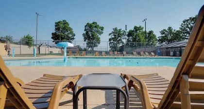 Gorgeous and ALL NEW, Resort, Pools, Lake, Branson