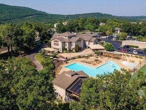 Indoor pool, outdoor pool - Gorgeous and ALL NEW, Resort, Pools, Lake, Branson (Branson)