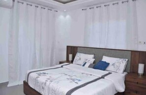 3 bedrooms, desk, iron/ironing board, free WiFi