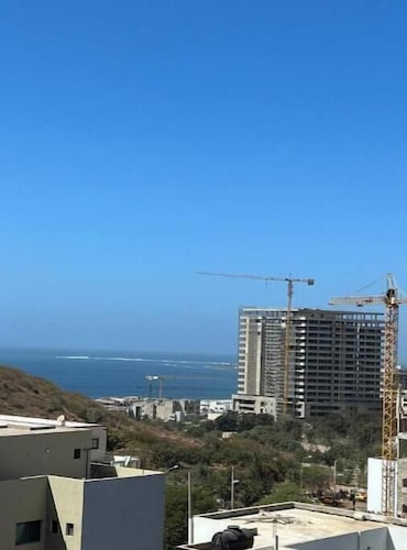 Jumeirah on the hills, luxury 3-bedroom condo in Mamelles