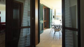Appartement Deluxe, vue ville | Terrasse/Patio