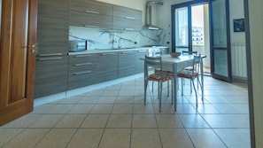 Deluxe Apartment, City View | Private kitchen - Appartamento Orione (Lecce)