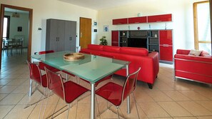 Deluxe Apartment, City View | Living area | 50-inch LCD TV with cable channels - Appartamento Orione (Lecce)