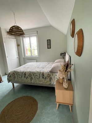 2 habitaciones, escritorio, tabla de planchar con plancha y wifi gratis 