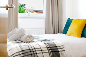 2 bedrooms, iron/ironing board, Internet, bed sheets