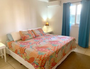 2 bedrooms, desk, WiFi, bed sheets