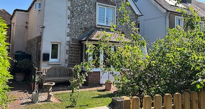 *New Listing* Charming flint cottage. Off road parking. Child and pet friendly.