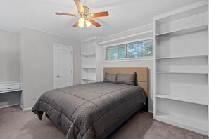 4 bedrooms, in-room safe, desk, iron/ironing board