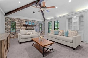 Smart TV, fireplace