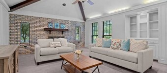 Charming Stylish 4-bedroom house with in serene Allen