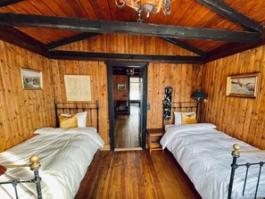 4 bedrooms, travel cot, WiFi, bed sheets