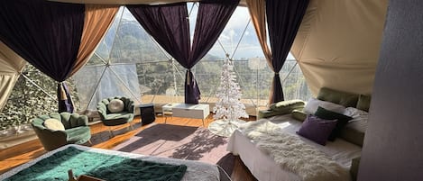 Luxury-Zelt, 1 King-Bett und Schlafsofa, Badewanne, Bergblick | Wohnbereich