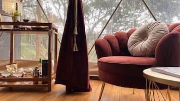 1 habitación y artículos del minibar gratis