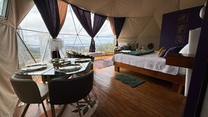 Luxury Tent, 1 King Bed with Sofa bed, Bathtub, Mountain View | Living area