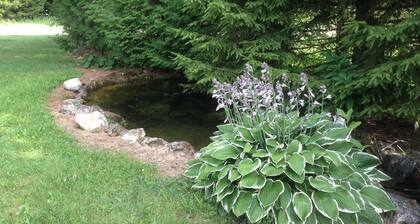 Country House on 50 Acres one hour from Toronto can accommodate up to 10 guests