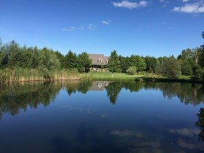 Property grounds - Country House on 50 Acres one hour from Toronto can accommodate up to 10 guests (Shelburne)