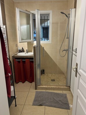 Shower, hair dryer, towels, toilet paper