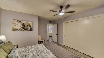 2 bedrooms, desk, iron/ironing board, travel crib