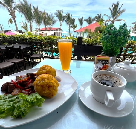Desayuno continental incluido todos los días . Costa Beach Zorritos