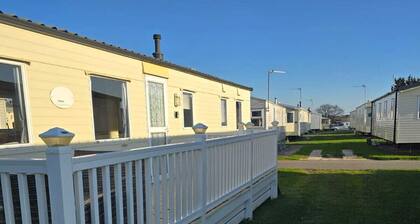 3 Bedroom Park Home Sleeps 8 At Robin Hood Rhyl