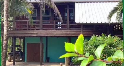 Utila's Red Cliff Cabana