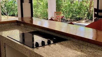 雪櫃、微波爐、爐具、洗碗機