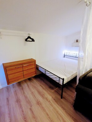 1 habitación, wifi y ropa de cama