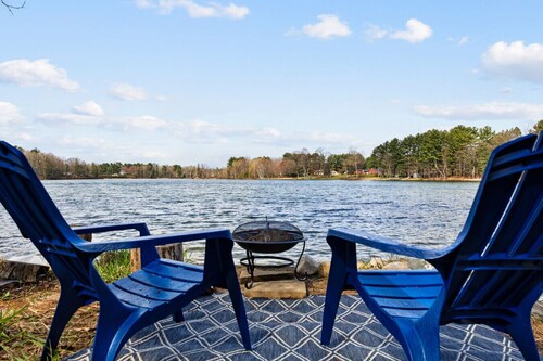 Lil' Lakeshore Cabin