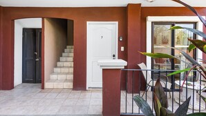 A building entrance with a staircase leading to a door marked with the number 7. - Tamarindo Escape: Exquisite One-Bedroom Condo (Tamarindo)